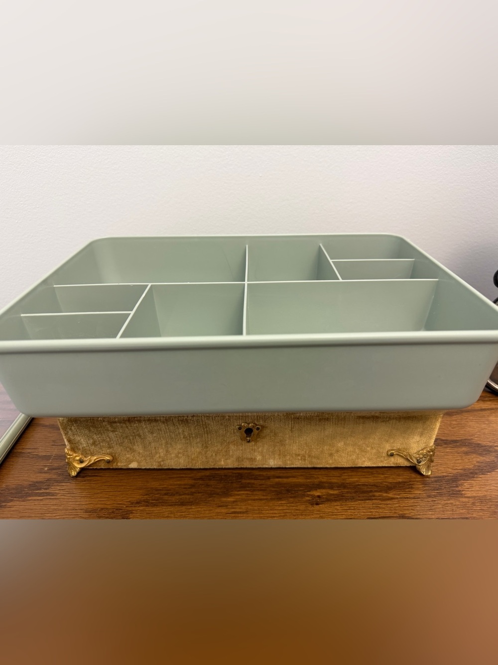 Figmint• Large 8 Compartment
Bento Box - SAGE GREEN